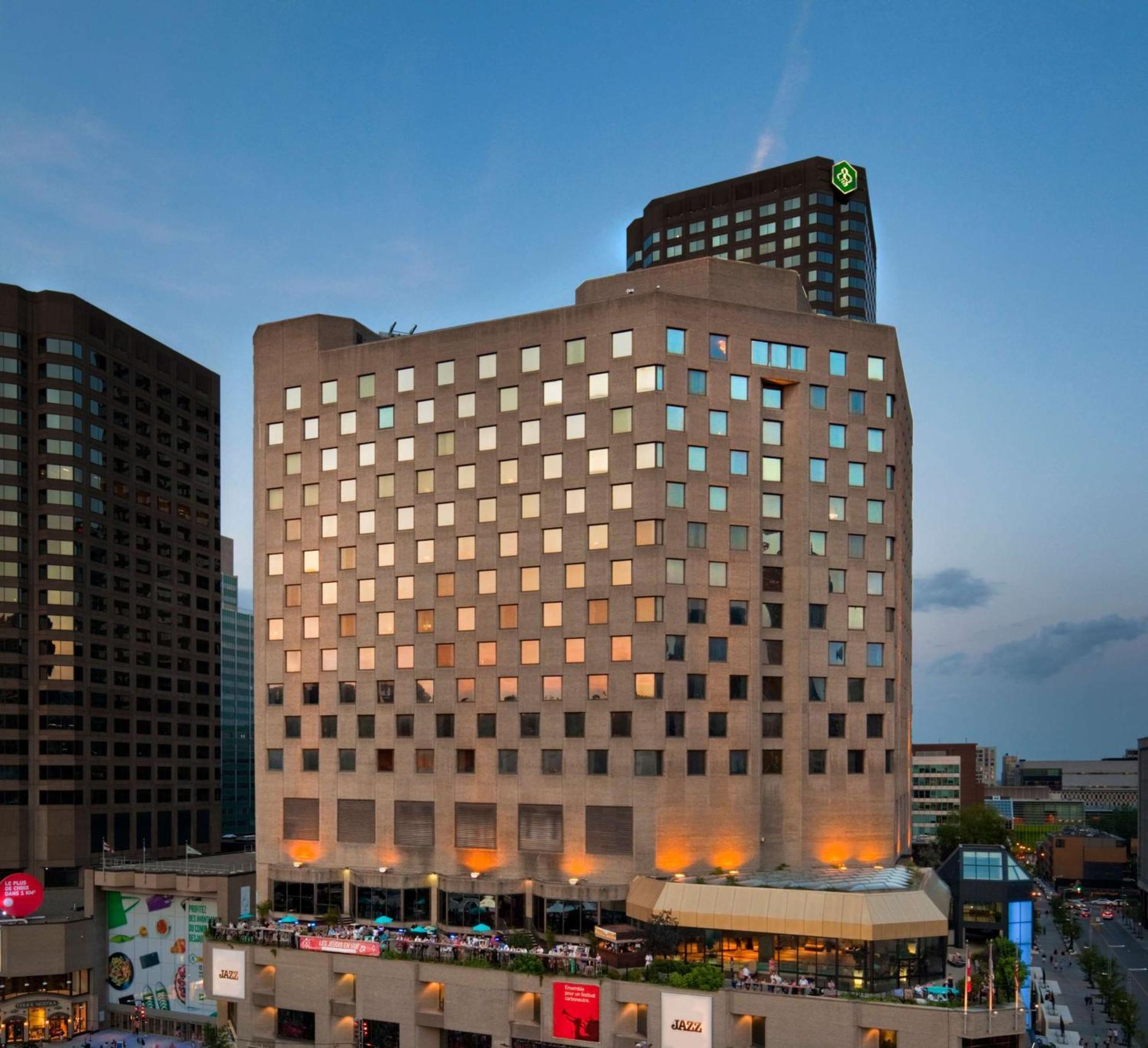 Doubletree By Hilton Montreal Hotel Exterior photo